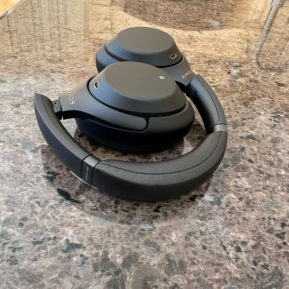 Sony WH-1000XM3 Wireless Noise Cancelling Over the Ear Headphones XM3 Like New - Picture 2 of 4